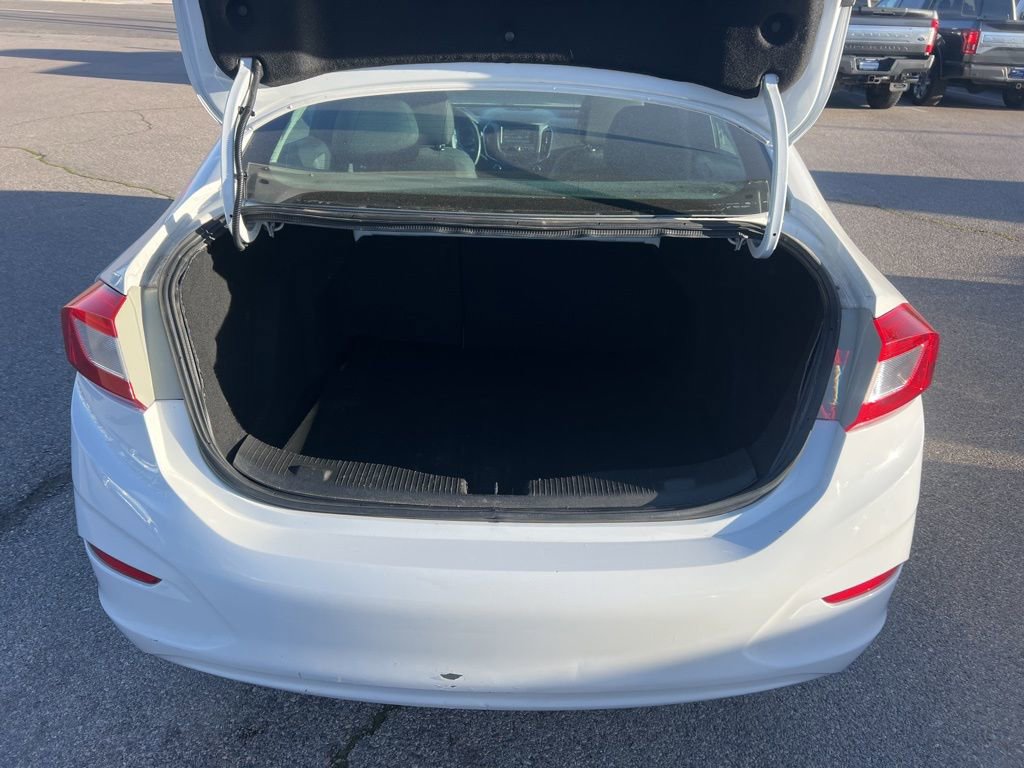 Used 2017 Chevrolet Cruze LT image 10