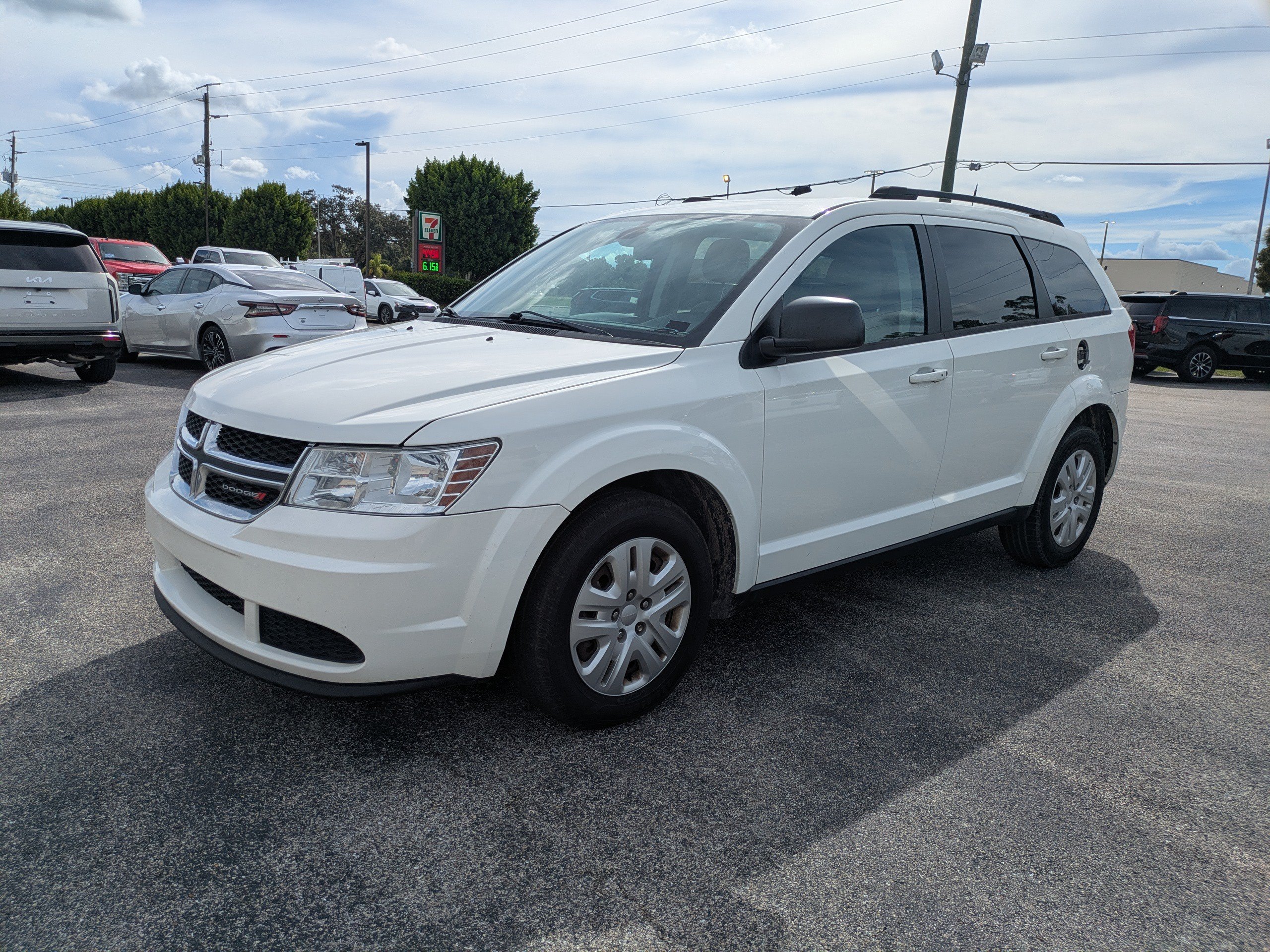 Used 2019 Dodge Journey SE FWD image 8