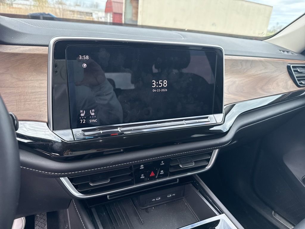 Used 2025 Volkswagen Atlas SE AWD/4WD image 11