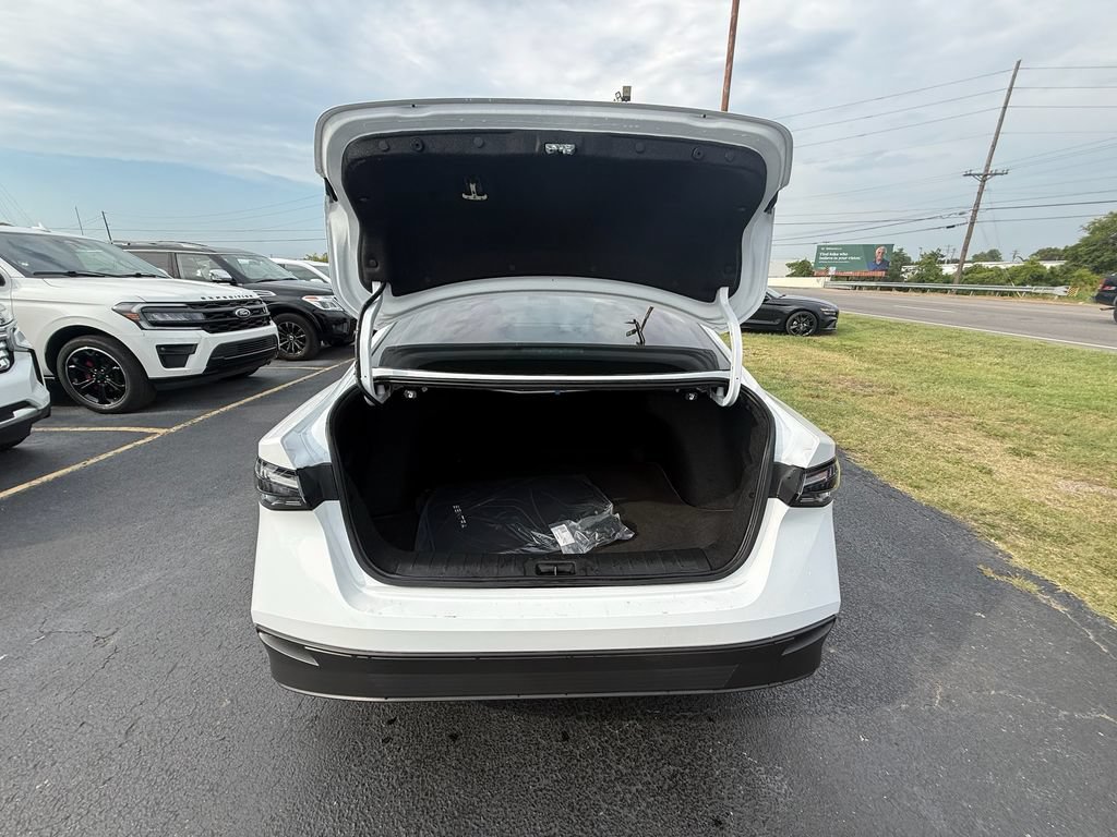 Used 2026 Nissan Sentra SV w/ SV Convenience Package FWD image 5