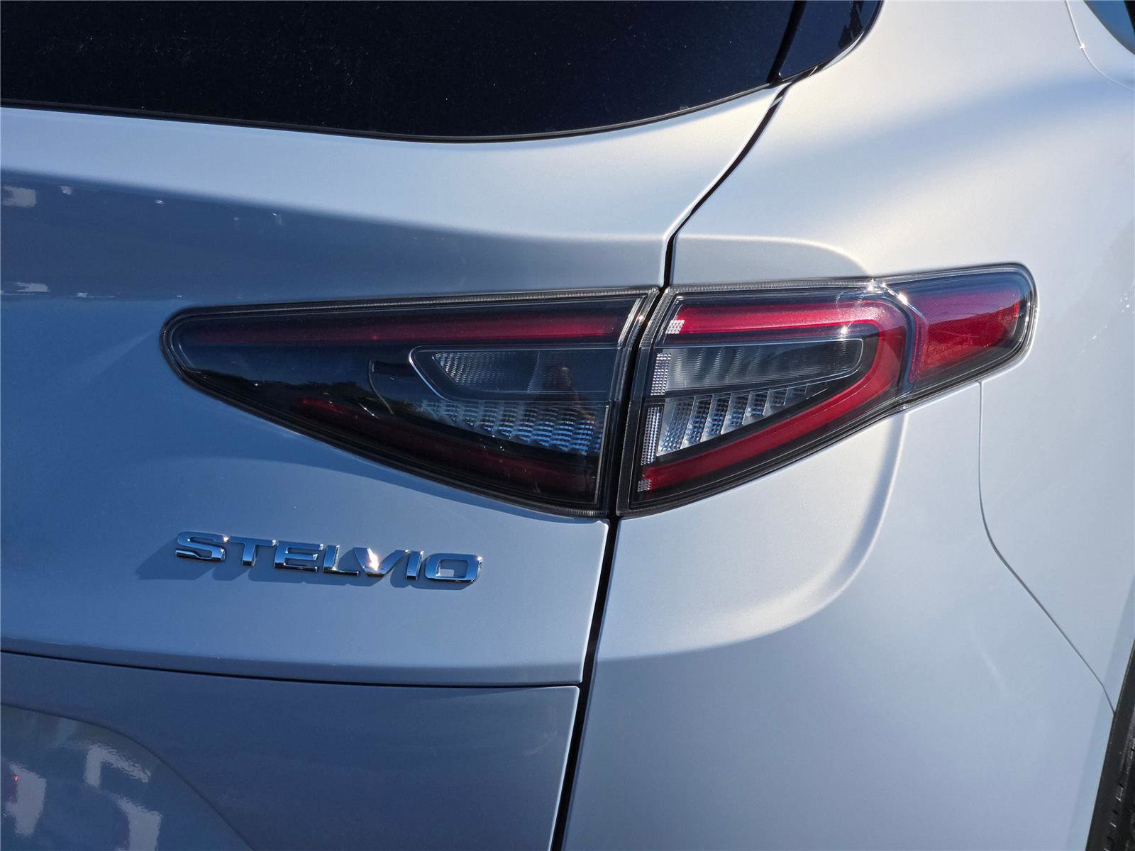 Used 2024 Alfa Romeo Stelvio Sprint image 13