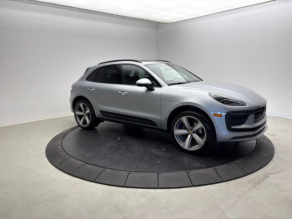 Certified 2023 Porsche Macan AWD/4WD image 9