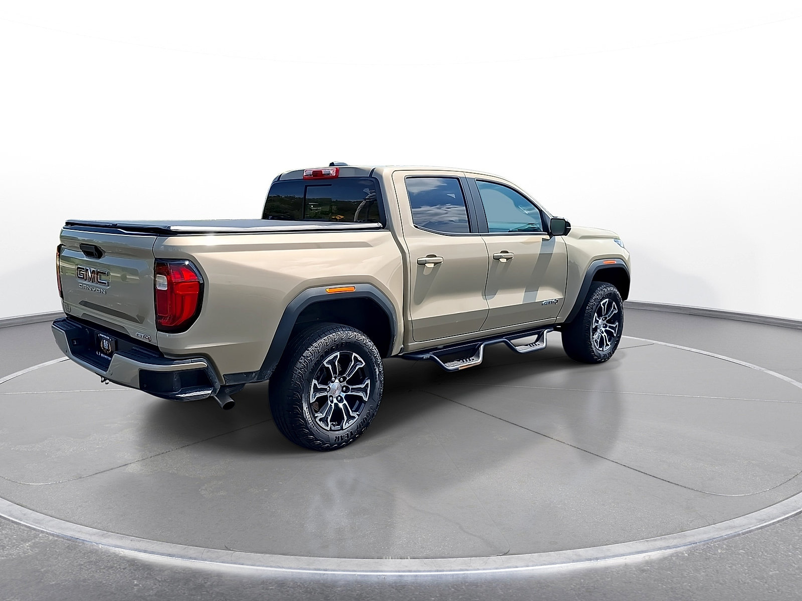 Used 2023 GMC Canyon AT4 w/ AT4 Premium Package AWD/4WD image 8