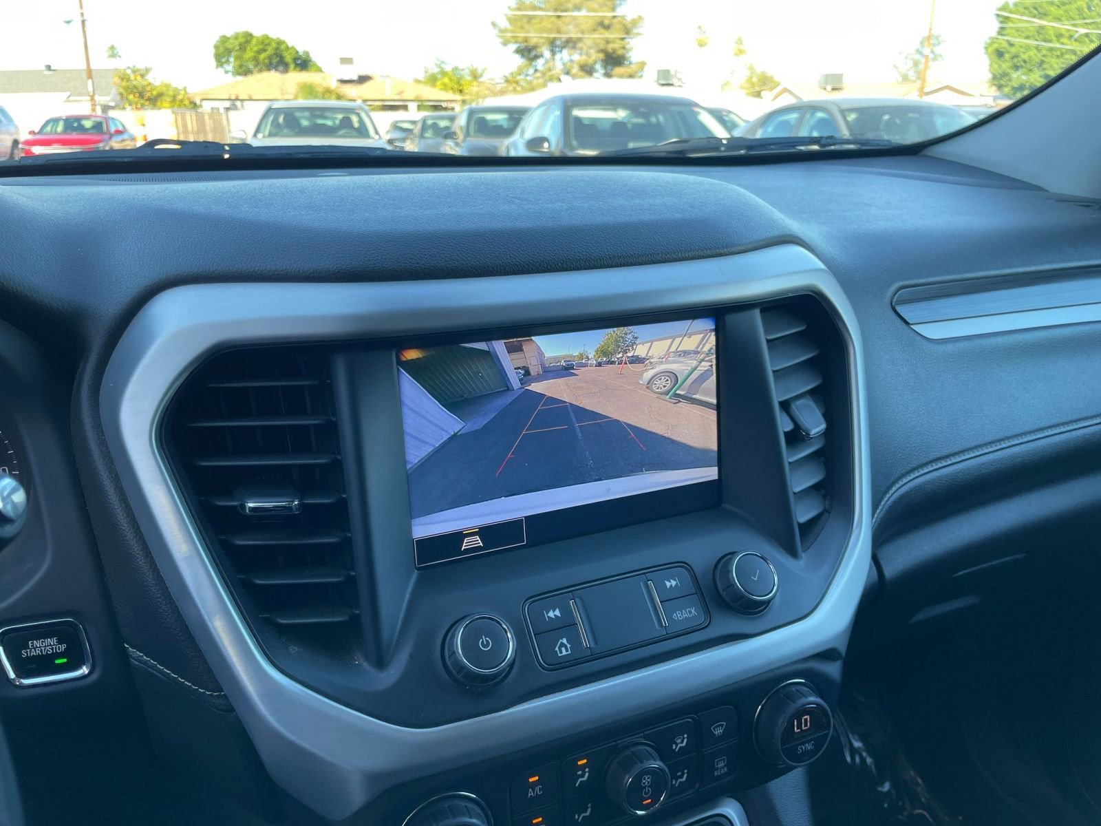 Used 2023 GMC Acadia SLT image 25