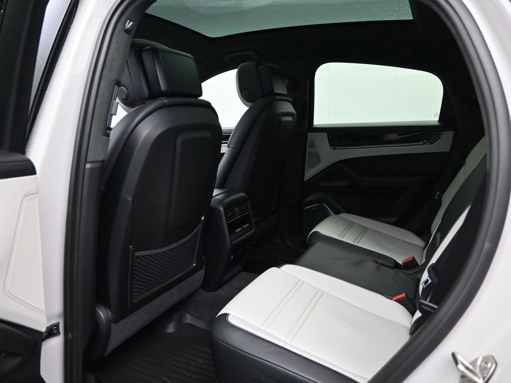 Used 2024 Porsche Cayenne S image 29