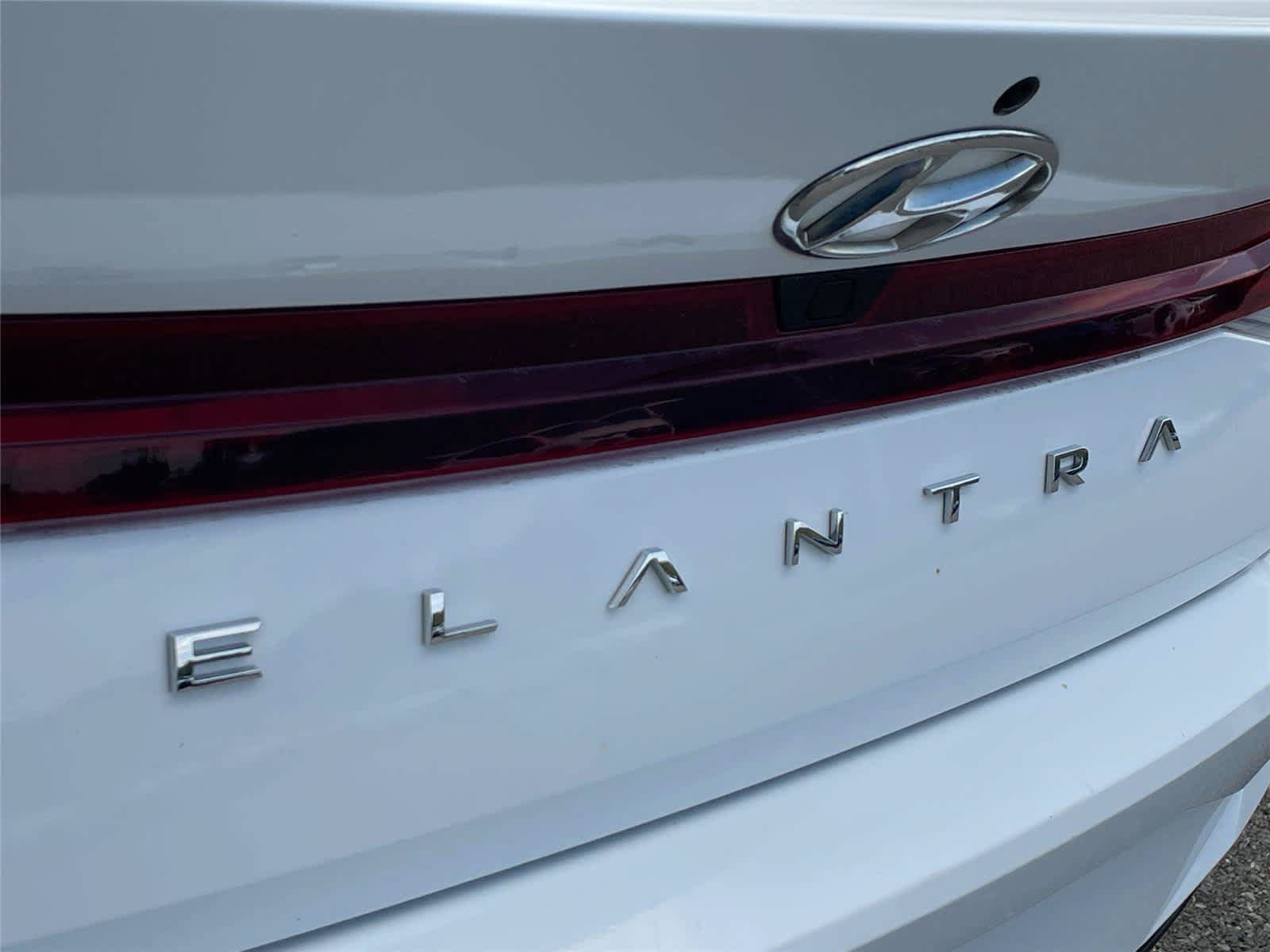 Used 2022 Hyundai Elantra SEL FWD image 7