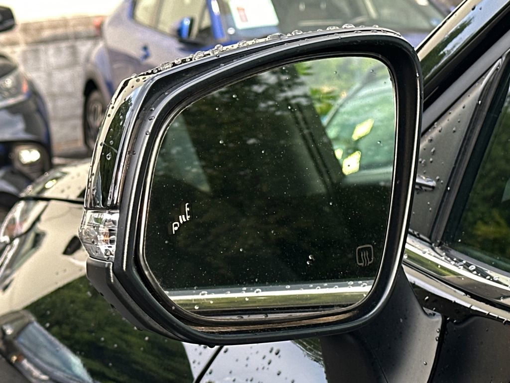 Used 2021 Toyota Highlander LE AWD/4WD image 16