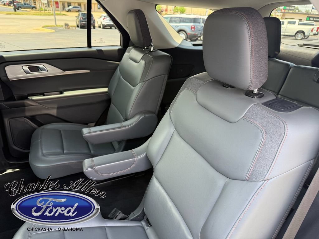 Used 2025 Ford Explorer Active w/ Active Comfort Package RWD image 15