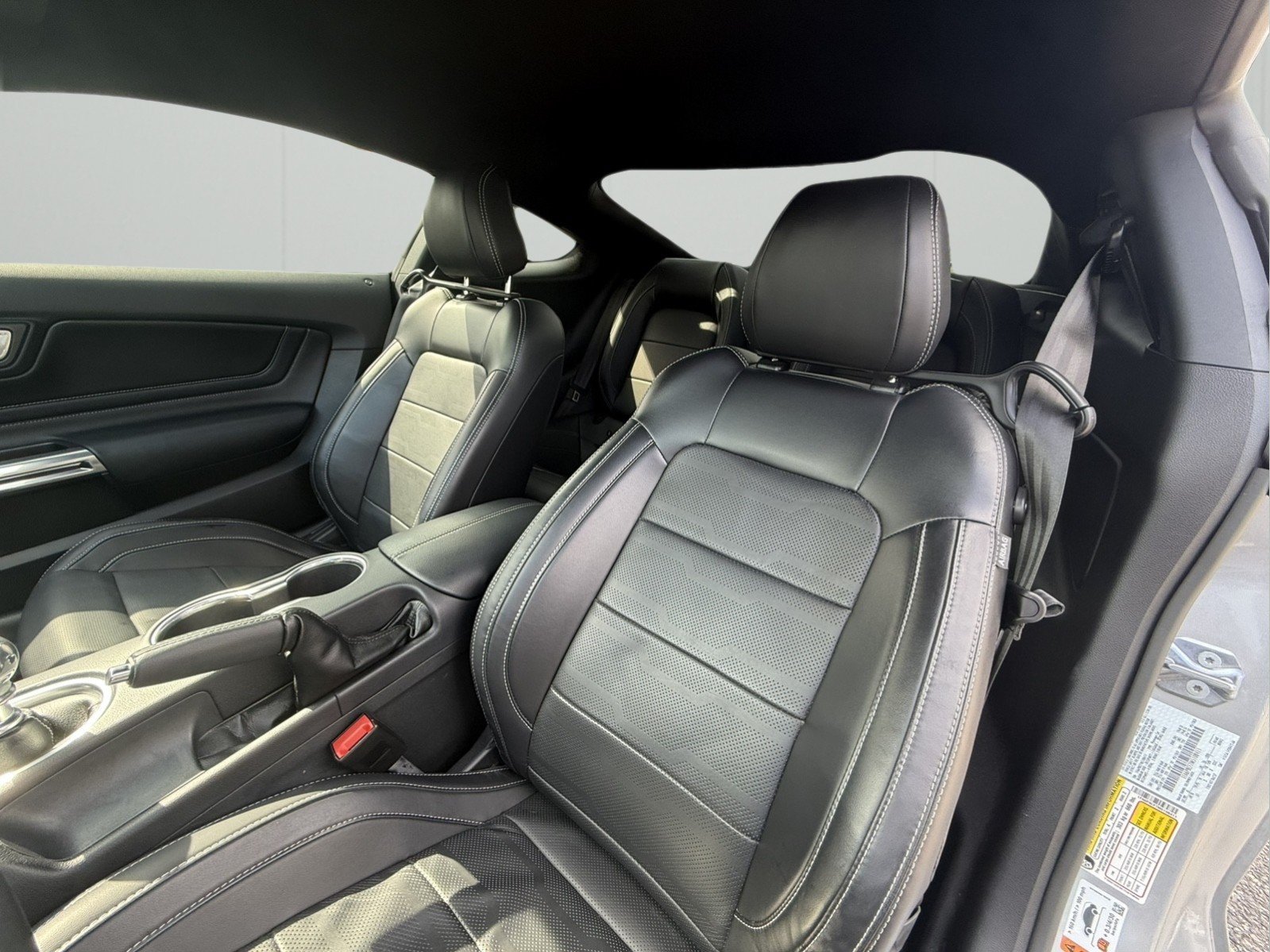 Used 2021 Ford Mustang GT Premium w/ Equipment Group 401A RWD image 4