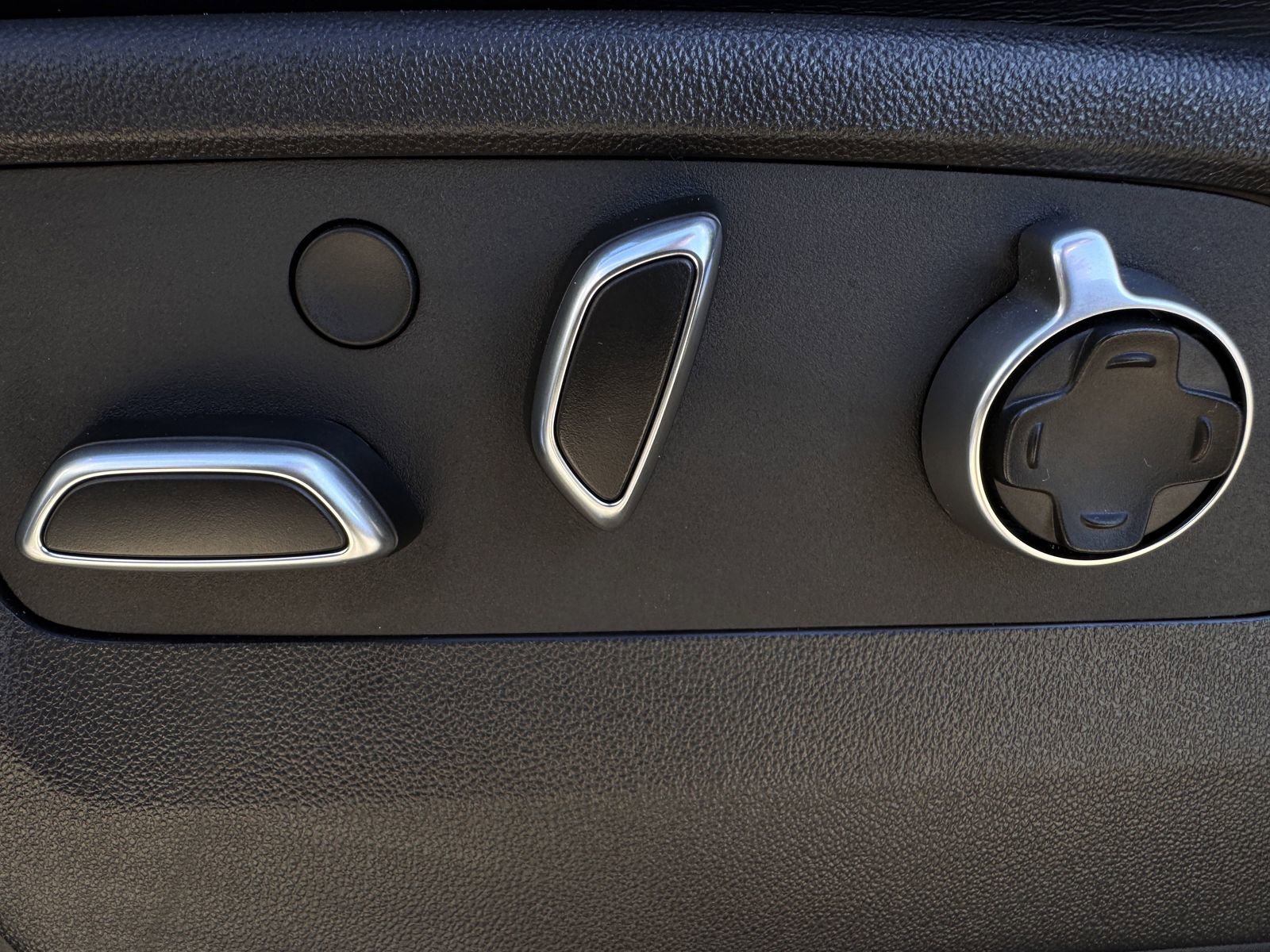 Used 2025 GMC Sierra 2500 Denali Ultimate image 26