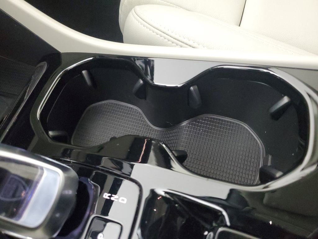 Certified 2026 Volvo XC40 B5 Ultra w/ Climate Package image 34