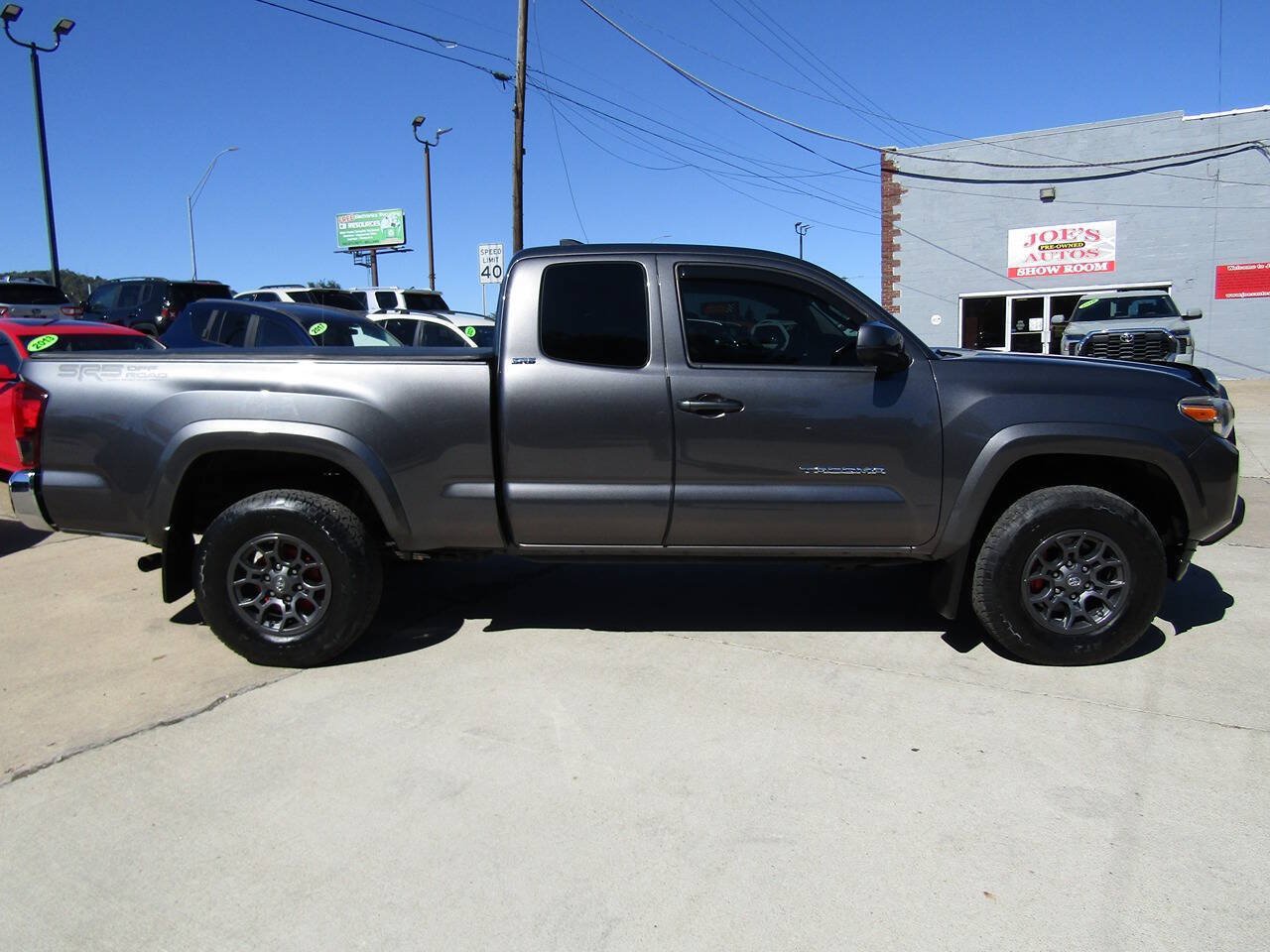 Used 2018 Toyota Tacoma SR5 AWD/4WD image 5