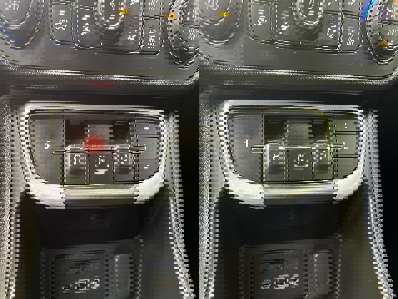 Certified 2024 GMC Terrain SLT image 25