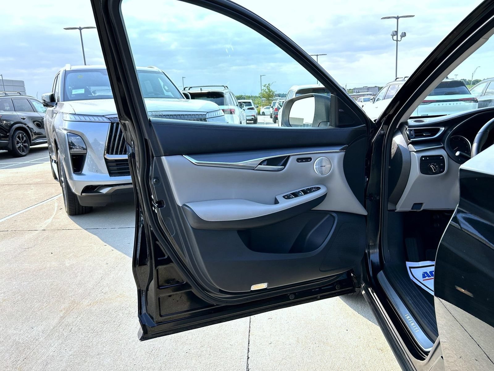 Certified 2025 INFINITI QX50 Luxe AWD/4WD image 9