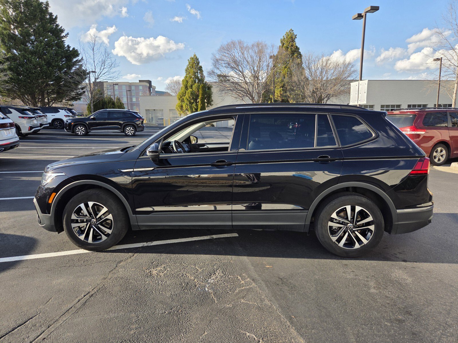 Used 2024 Volkswagen Tiguan S image 8