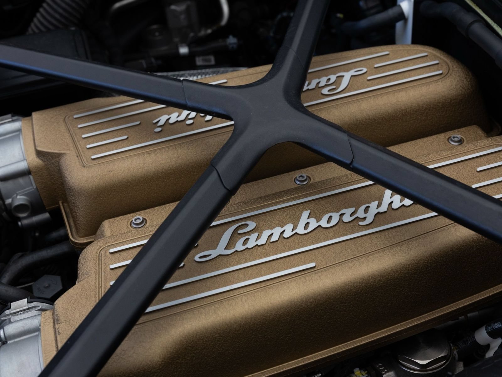 Used 2022 Lamborghini Huracan STO RWD image 43
