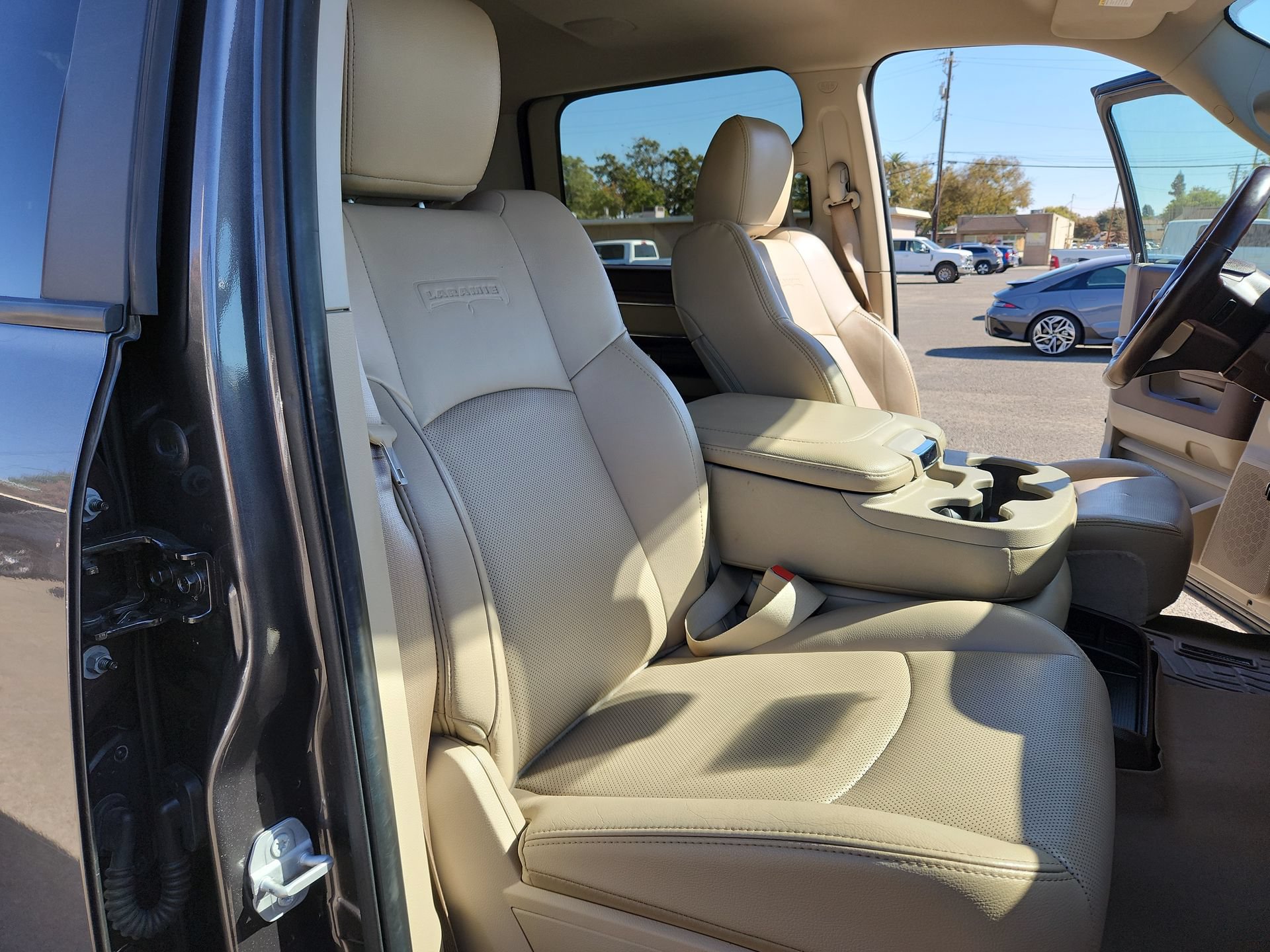 Certified 2016 RAM 2500 Laramie w/ Convenience Group AWD/4WD image 25