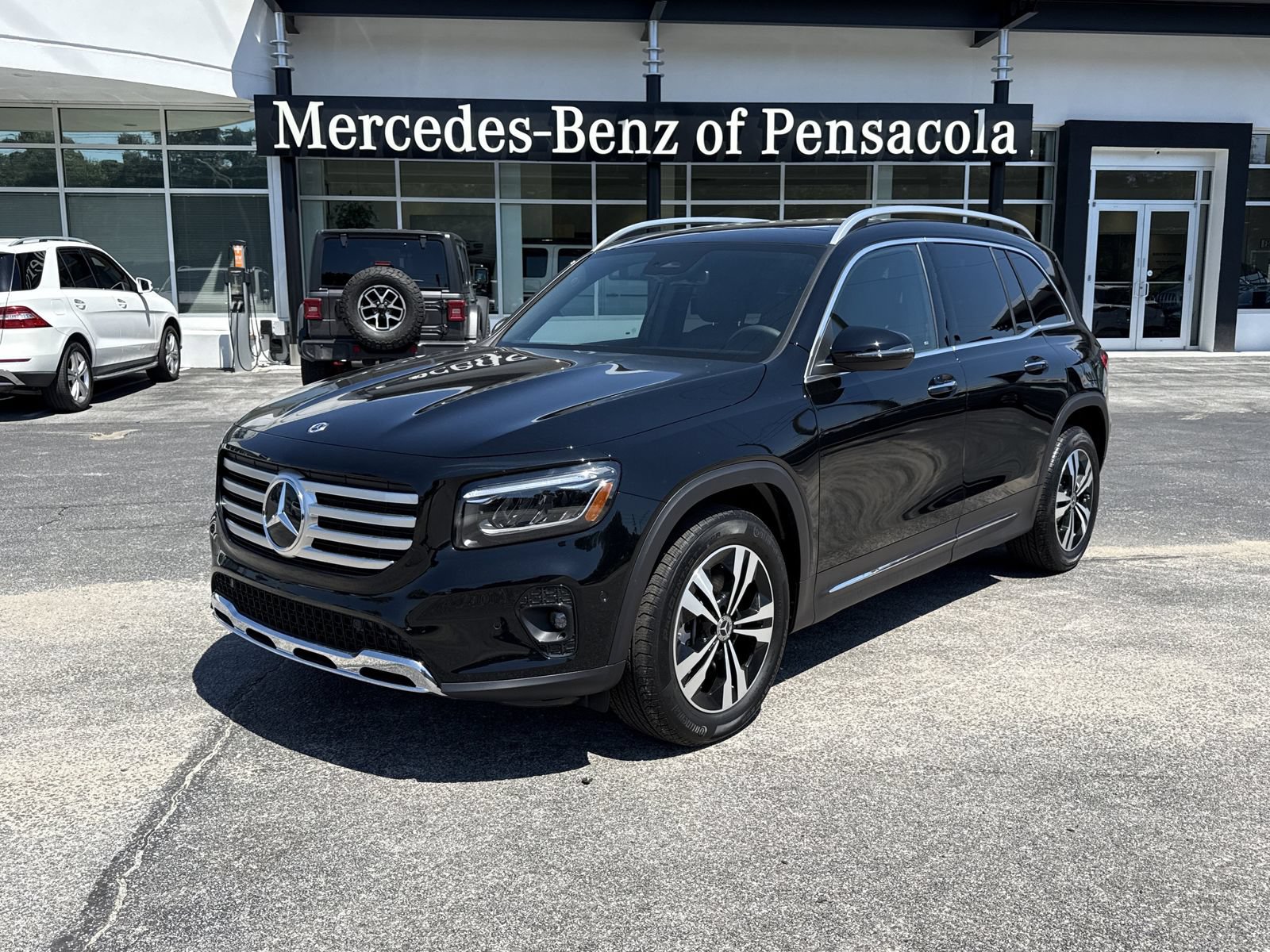 Used 2026 Mercedes-Benz GLB 250 image 1