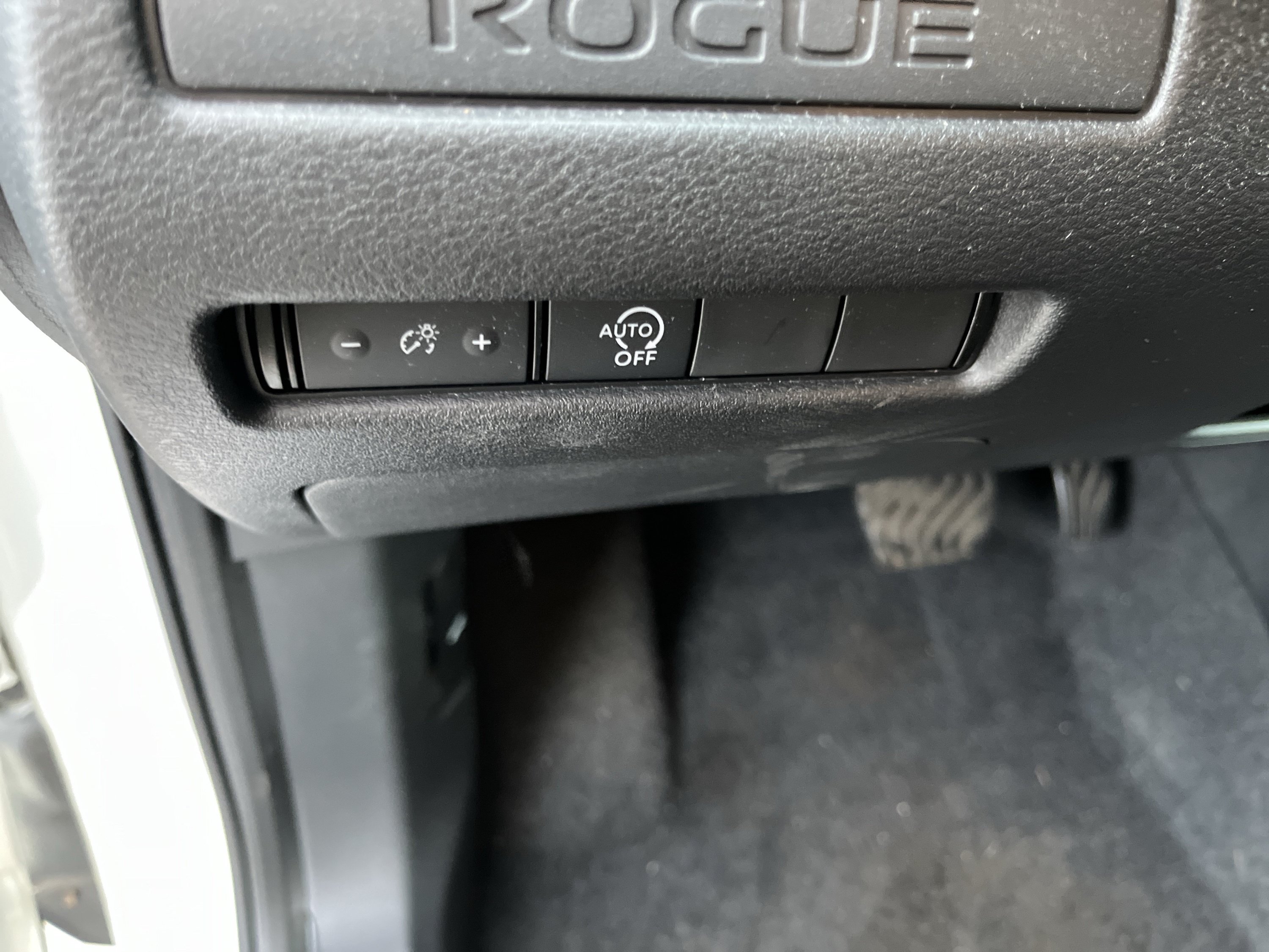 Used 2023 Nissan Rogue S AWD/4WD image 17
