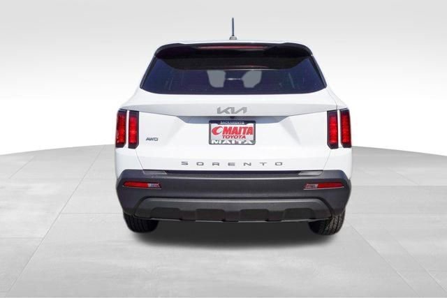 Used 2022 Kia Sorento LX image 4