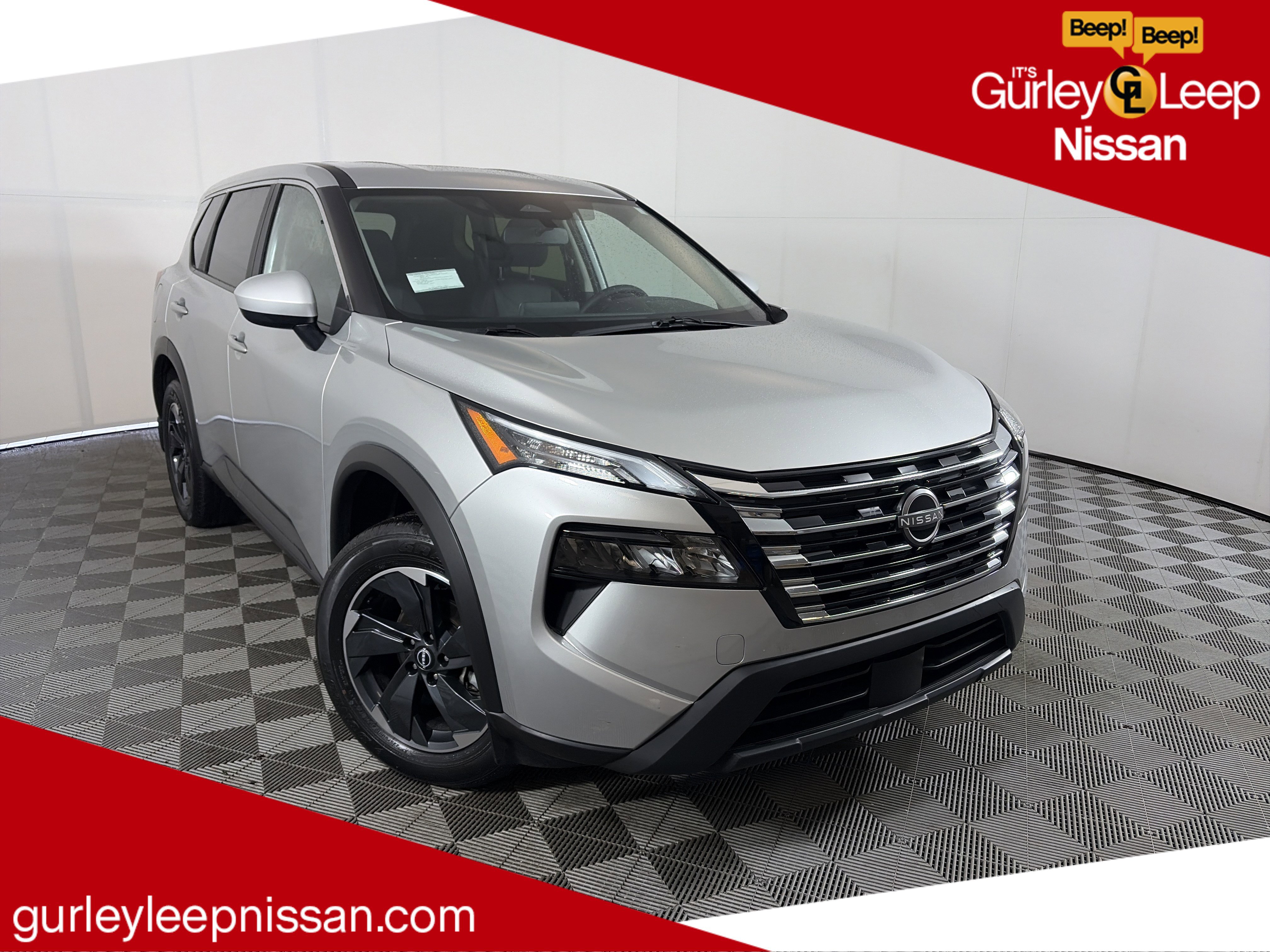 Used 2025 Nissan Rogue SV image 1