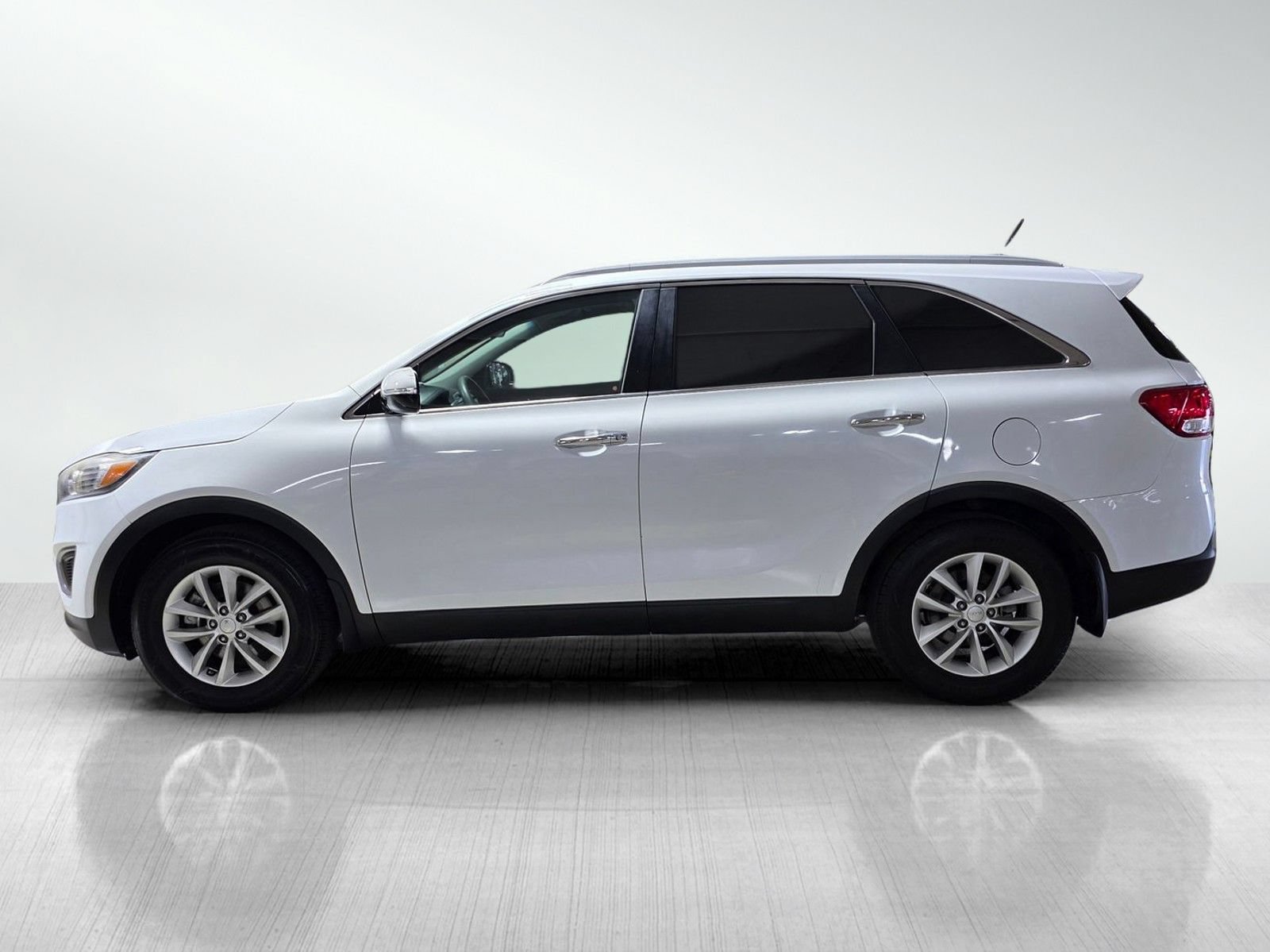 Used 2017 Kia Sorento LX FWD image 4