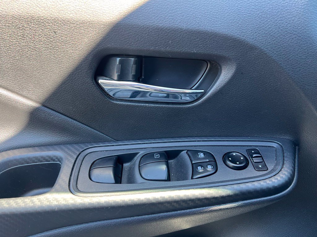 Used 2025 Nissan Versa SV FWD image 18