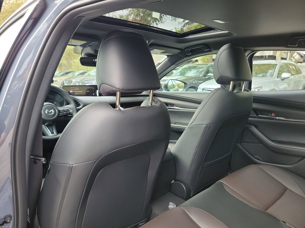 New 2026 MAZDA MAZDA3 Hatchback w/Premium Plus Pkg image 9