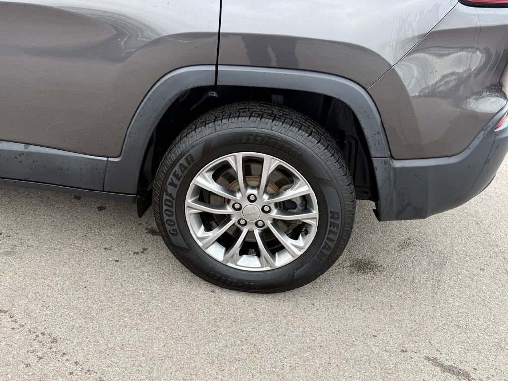 Used 2019 Jeep Cherokee Latitude Plus w/ Comfort/Convenience Group image 41