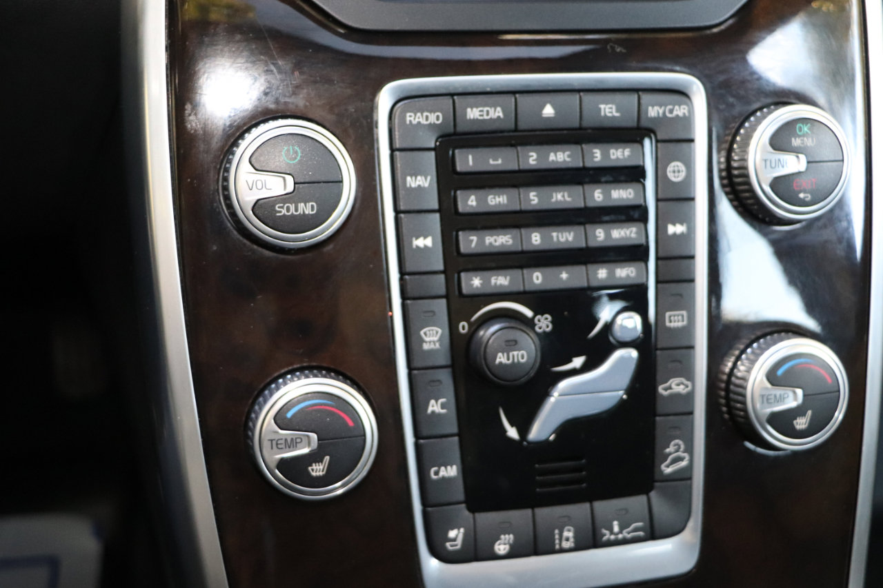 Used 2016 Volvo XC70 T5 Platinum w/ Climate Package image 19