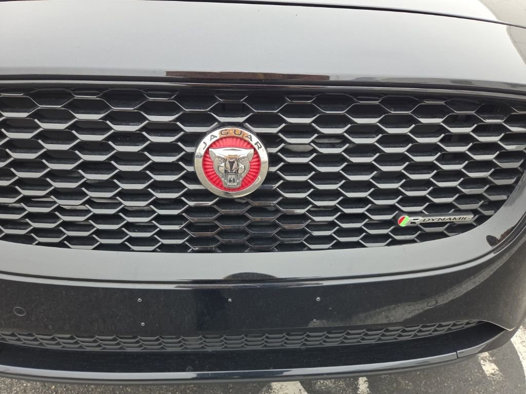 Used 2019 Jaguar E-PACE R-Dynamic SE image 14