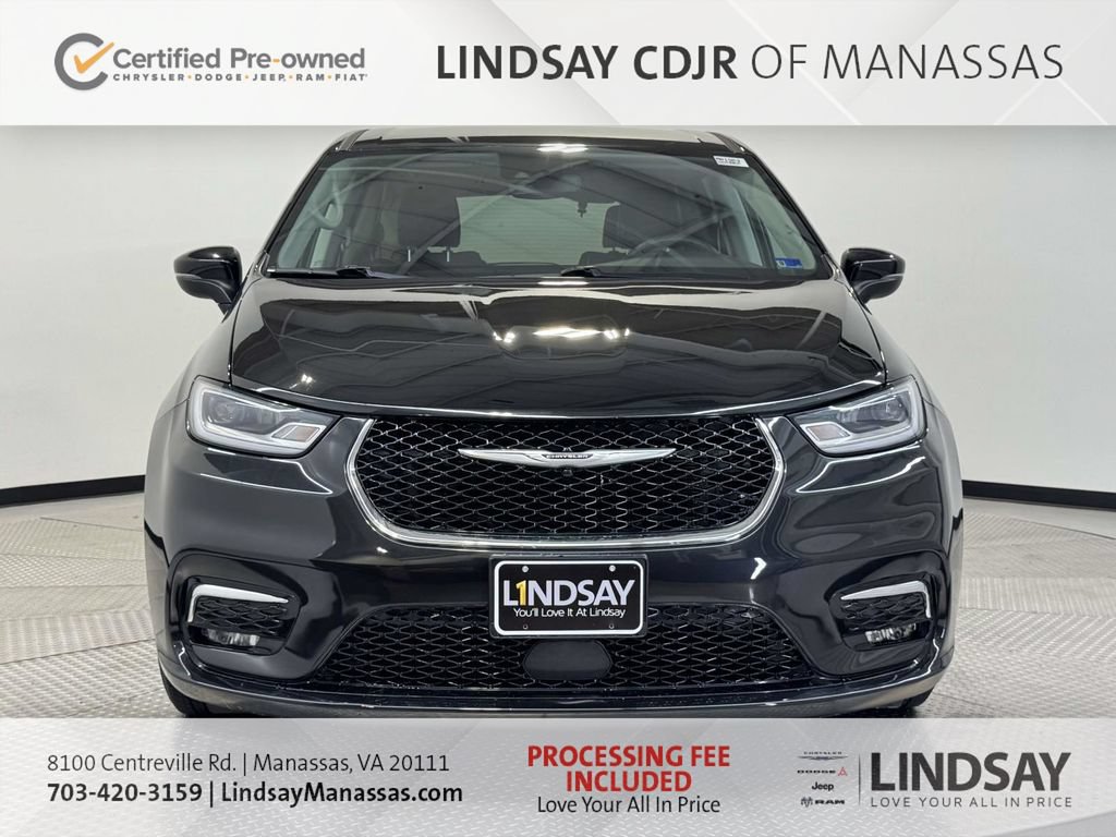 Used 2023 Chrysler Pacifica Touring-L FWD image 3