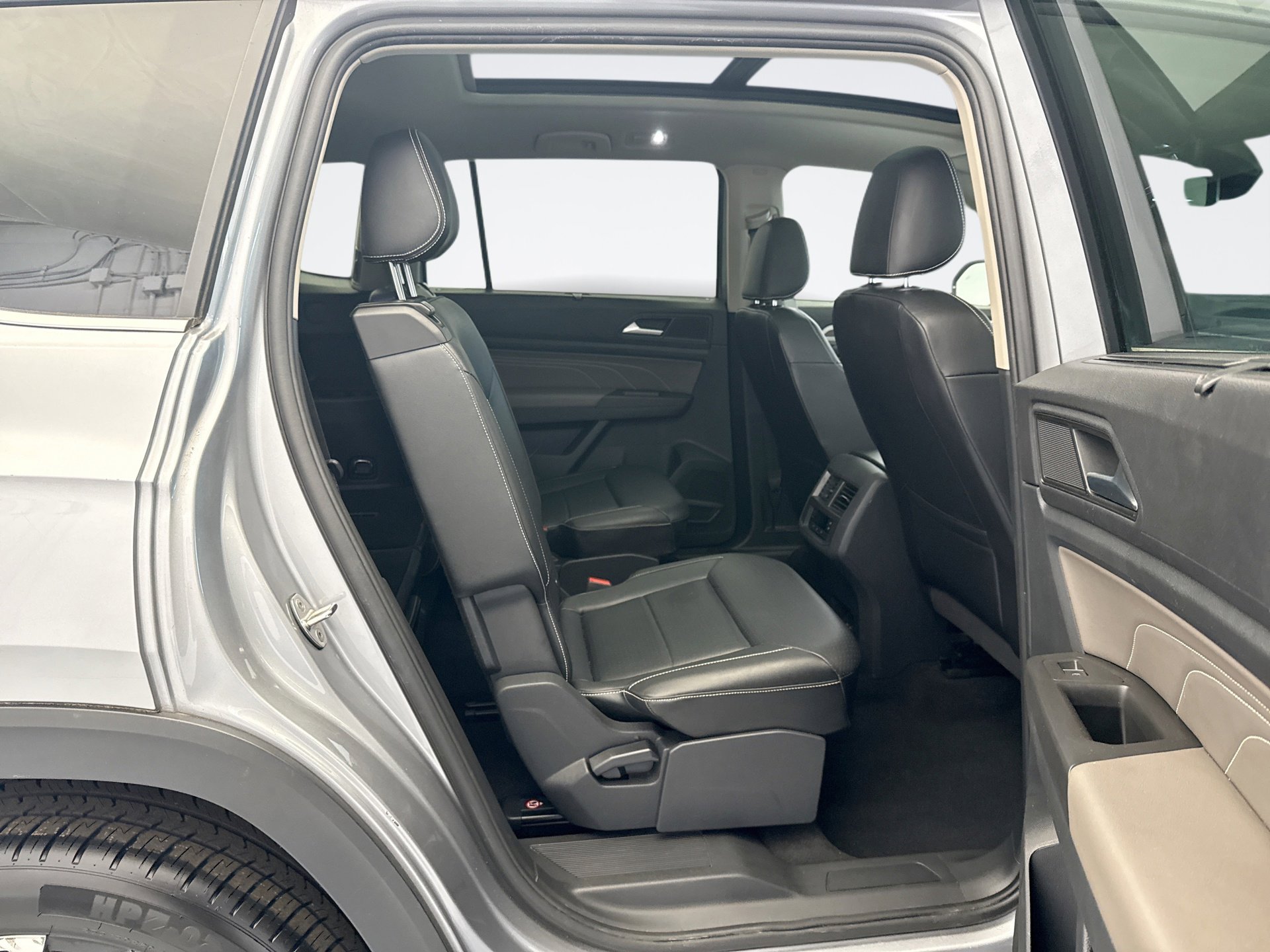 Used 2022 Volkswagen Atlas SEL AWD/4WD image 18