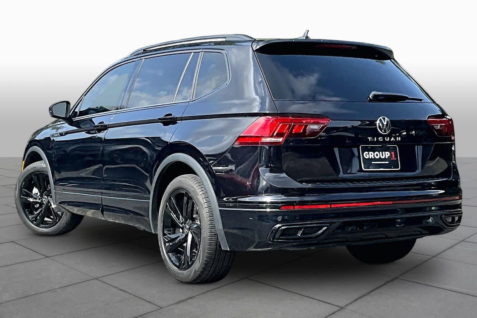 Used 2024 Volkswagen Tiguan SE R-Line FWD image 11