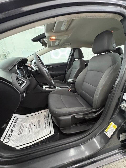 Used 2017 Chevrolet Cruze LT image 12