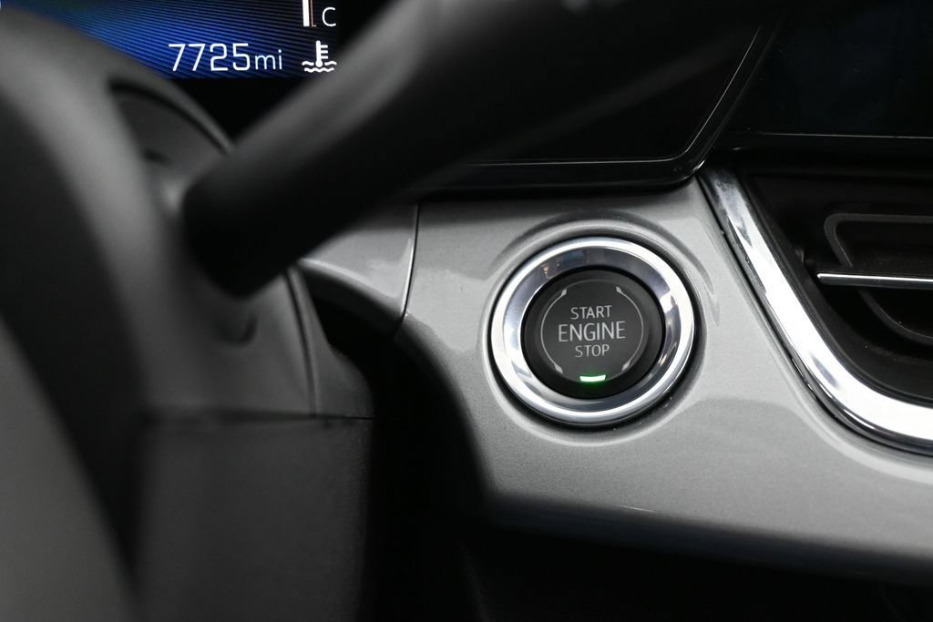 Used 2025 Chevrolet Trax LT FWD image 25