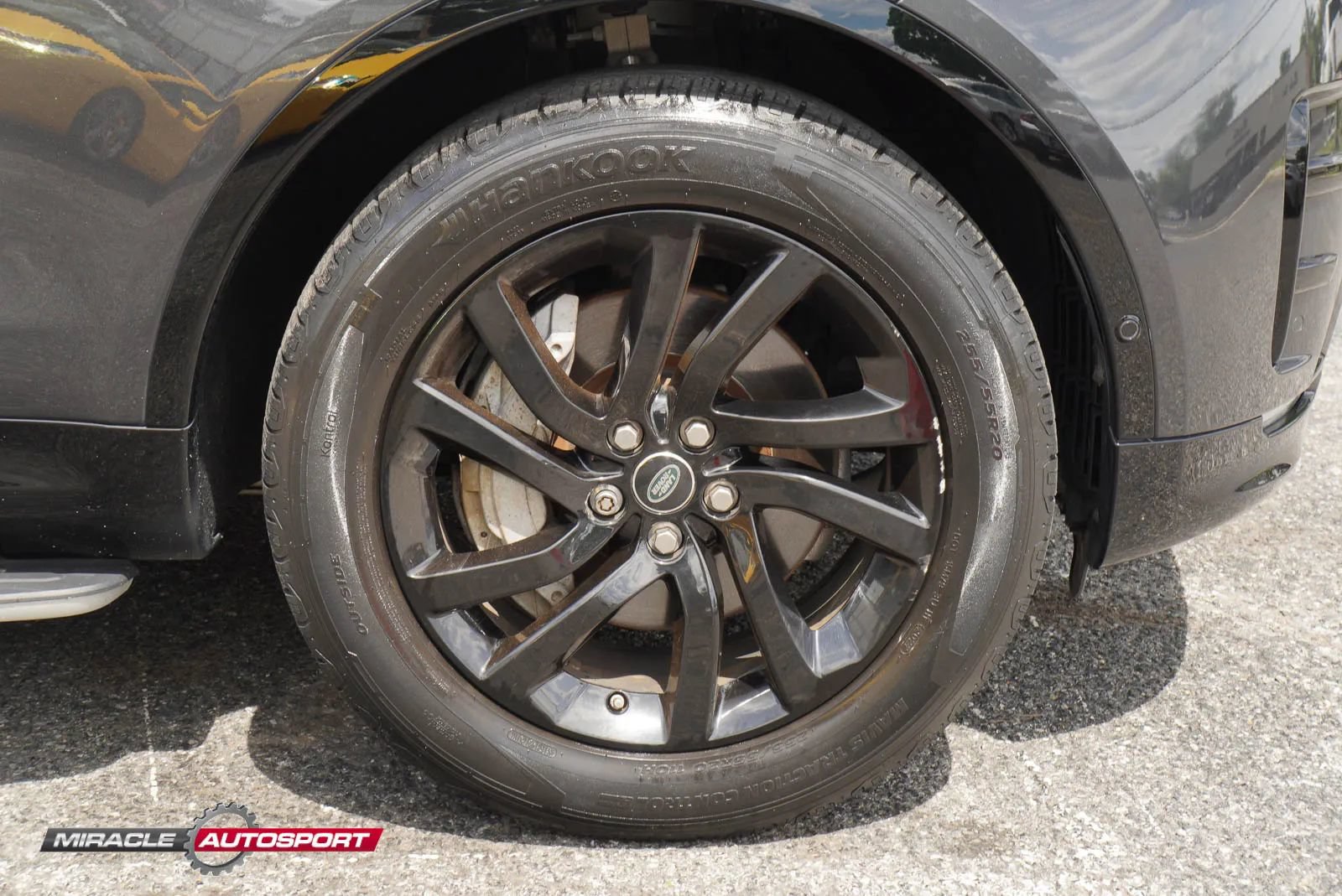 Used 2020 Land Rover Discovery Landmark AWD/4WD image 10