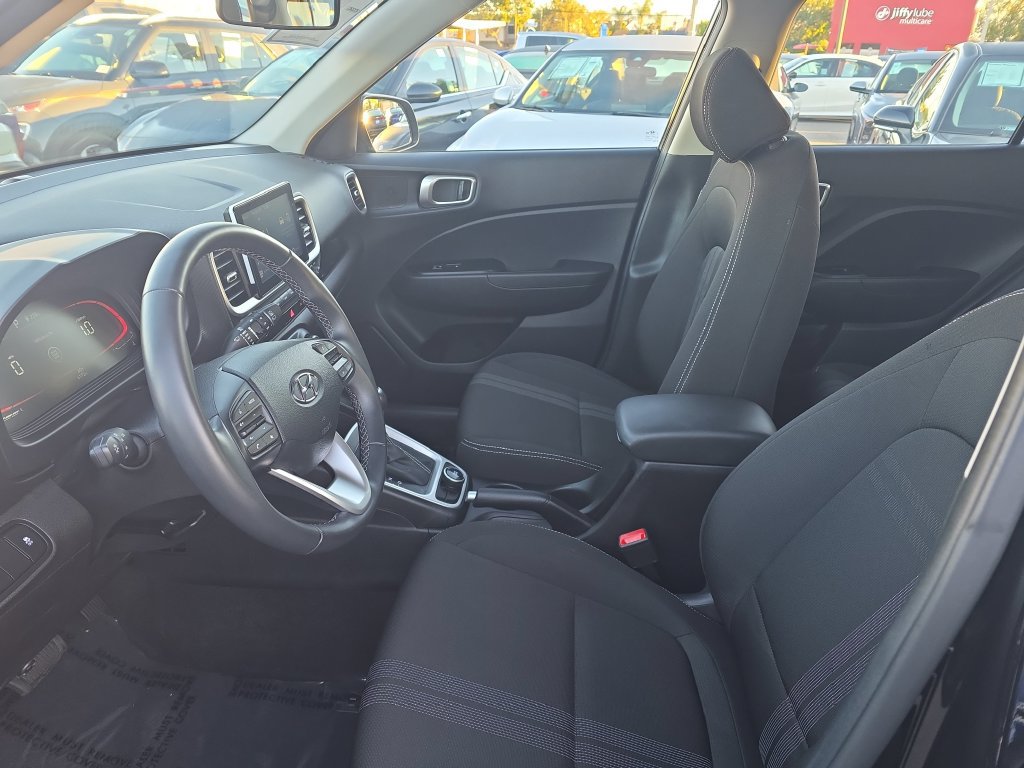 Used 2025 Hyundai Venue SEL FWD image 9