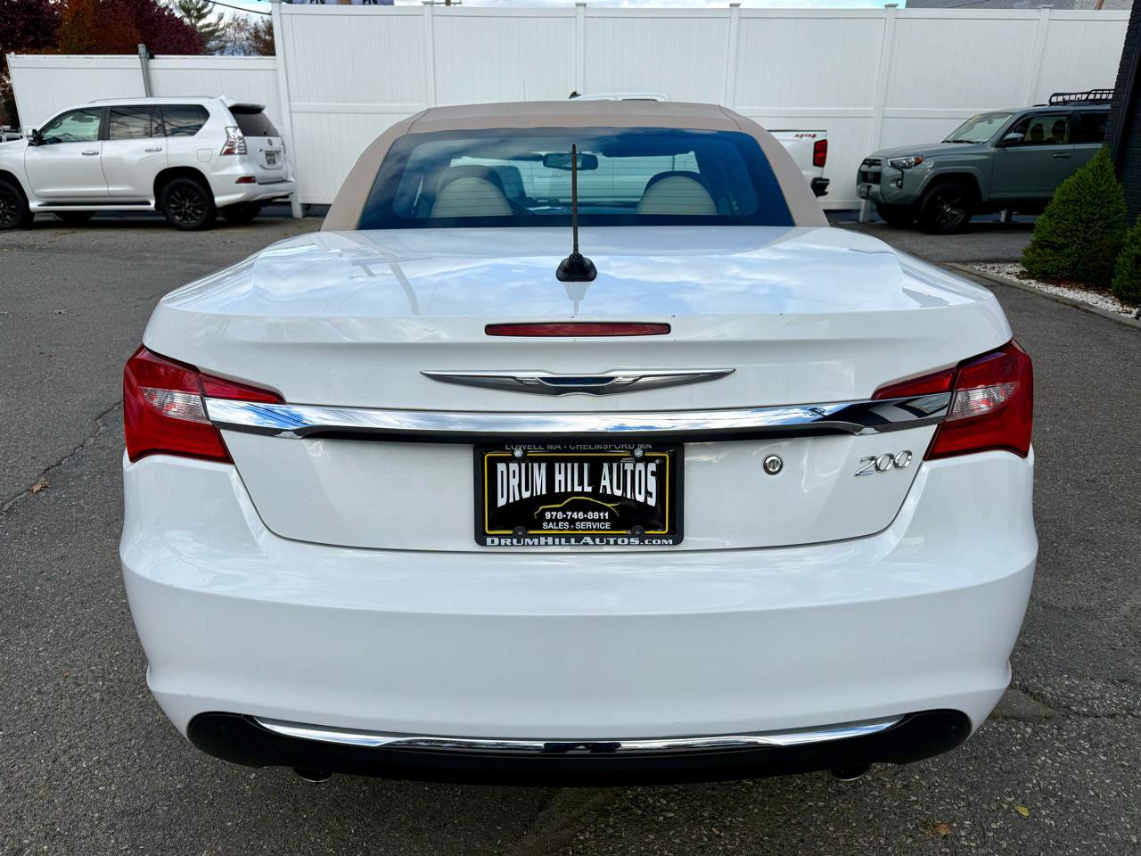 Used 2011 Chrysler 200 Limited FWD image 9