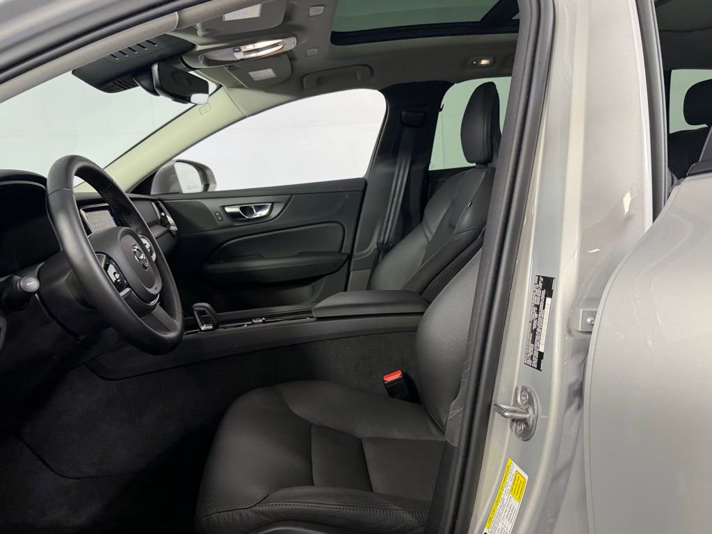 Used 2025 Volvo V60 B5 Cross Country Plus image 23