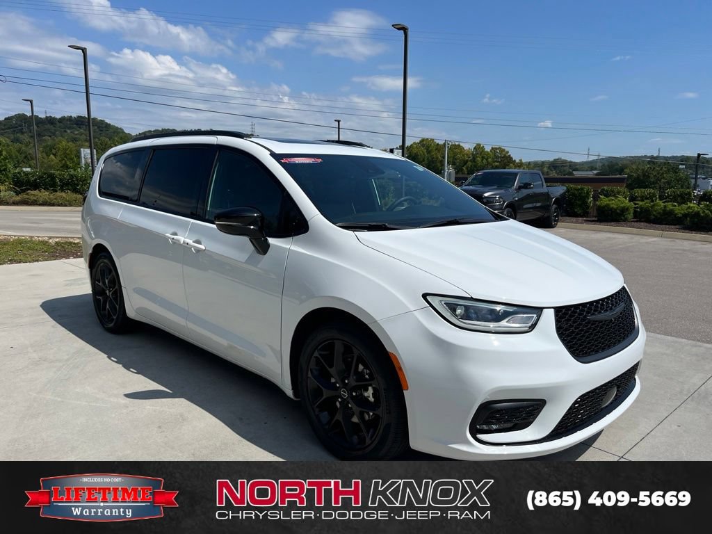 Used 2025 Chrysler Pacifica Limited FWD image 29