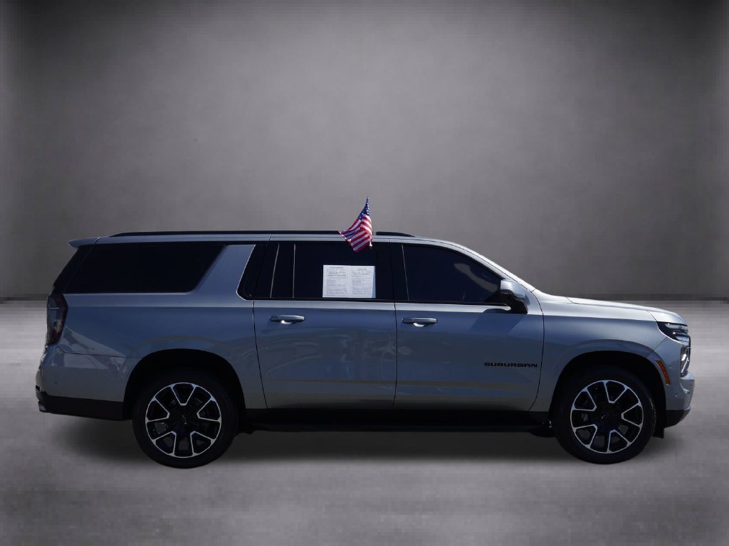 Used 2026 Chevrolet Suburban RST w/ Comfort Package RWD image 3