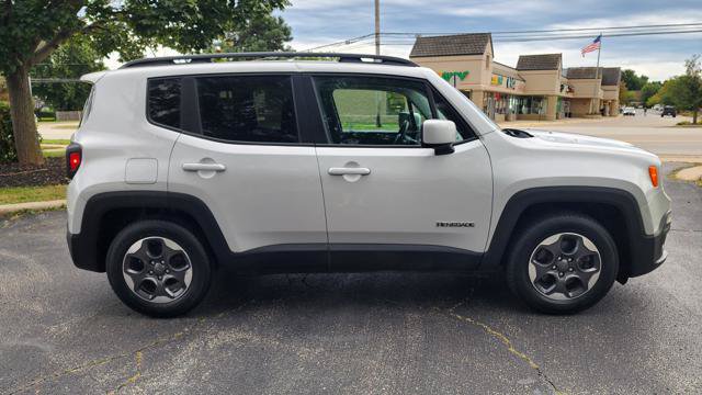 Used 2015 Jeep Renegade Latitude FWD image 4