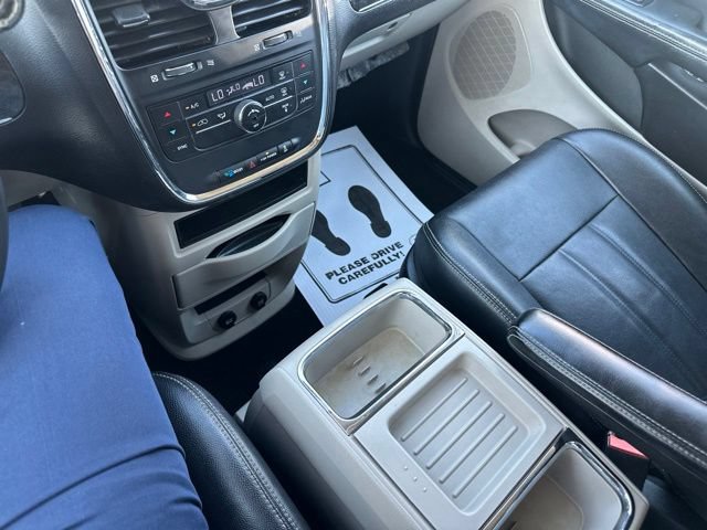 Used 2015 Chrysler Town & Country Touring FWD image 40