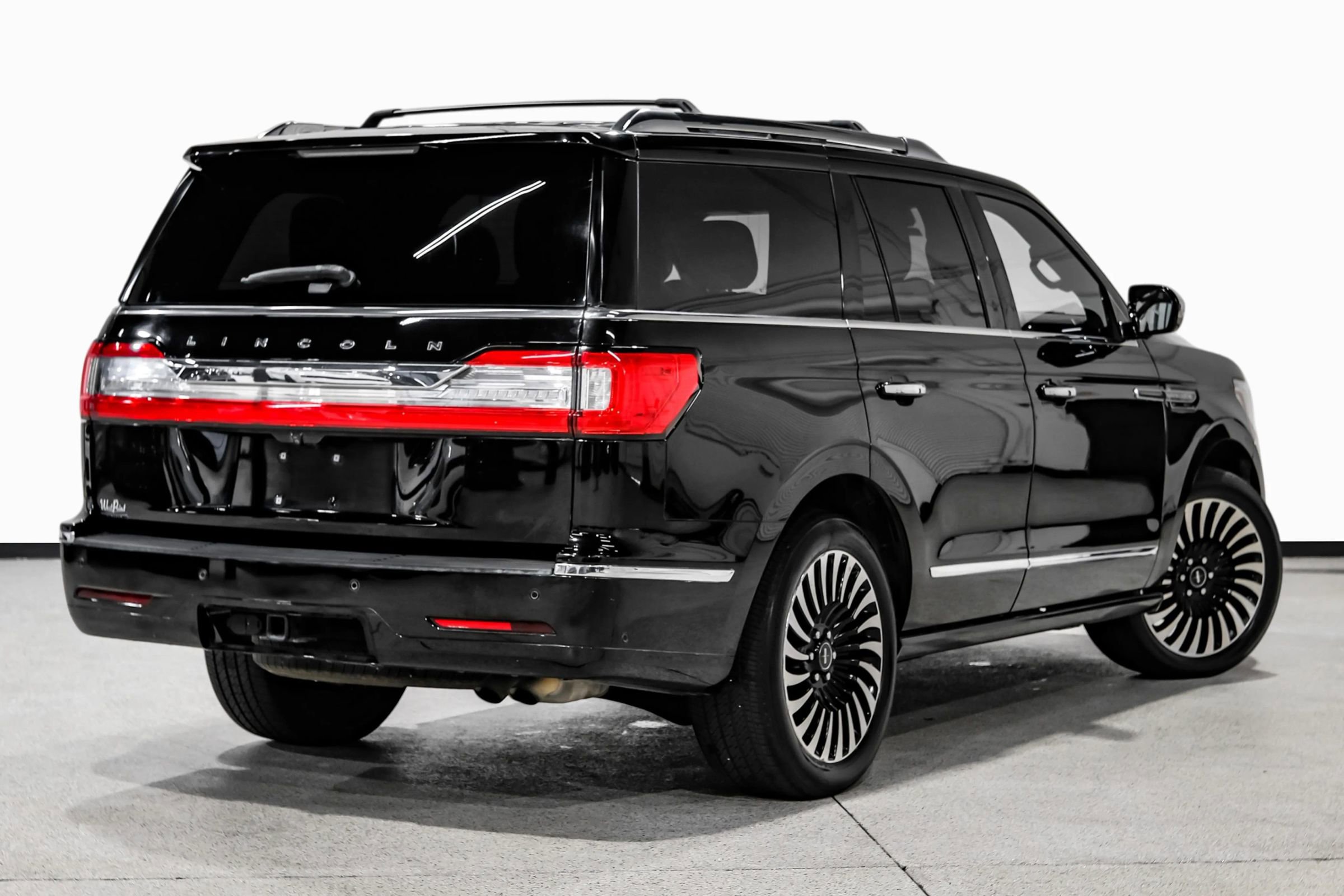 Used 2018 Lincoln Navigator Black Label w/ Cargo Package AWD/4WD image 6