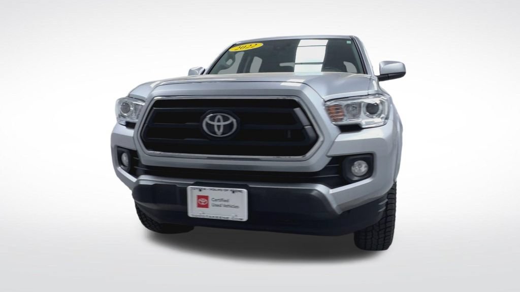 Certified 2022 Toyota Tacoma SR5 AWD/4WD image 4