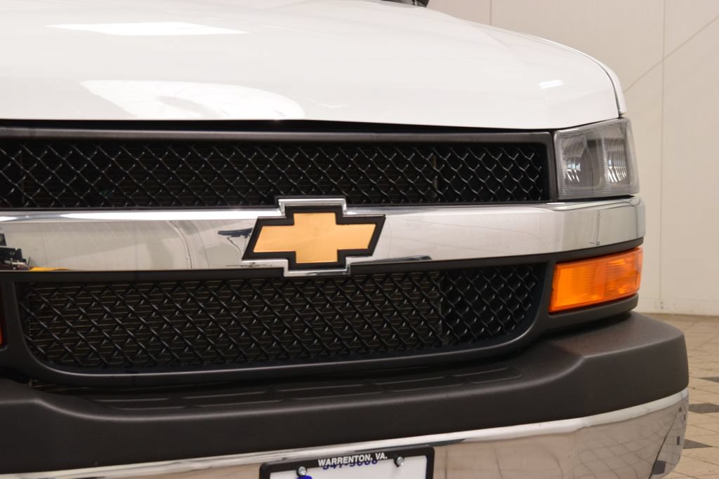 Used 2025 Chevrolet Express 3500 LT w/ LT Preferred Equipment Group RWD image 6