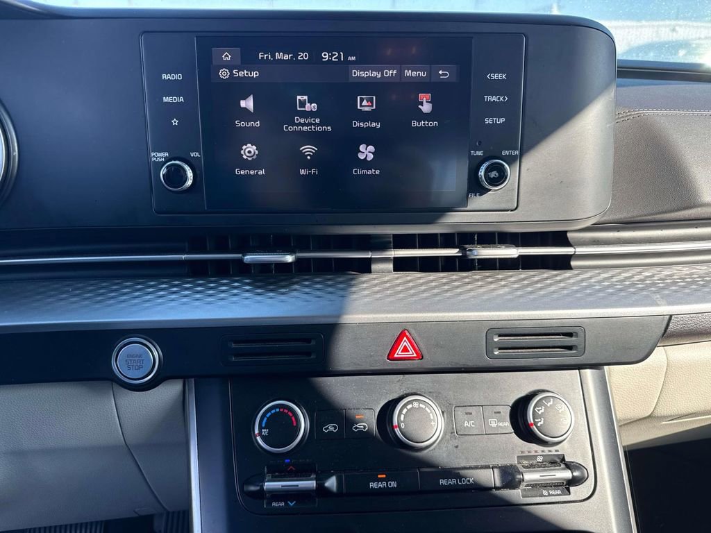 Certified 2024 Kia Carnival LX image 31