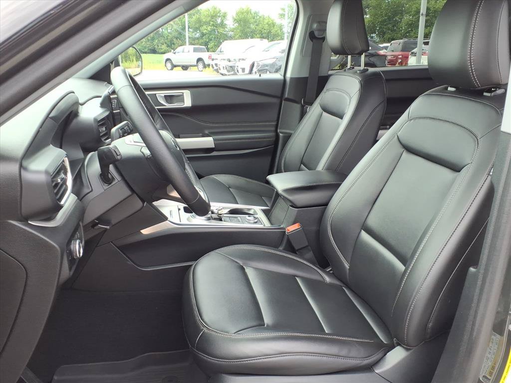 Used 2024 Ford Explorer XLT w/ Equipment Group 202A AWD/4WD image 26