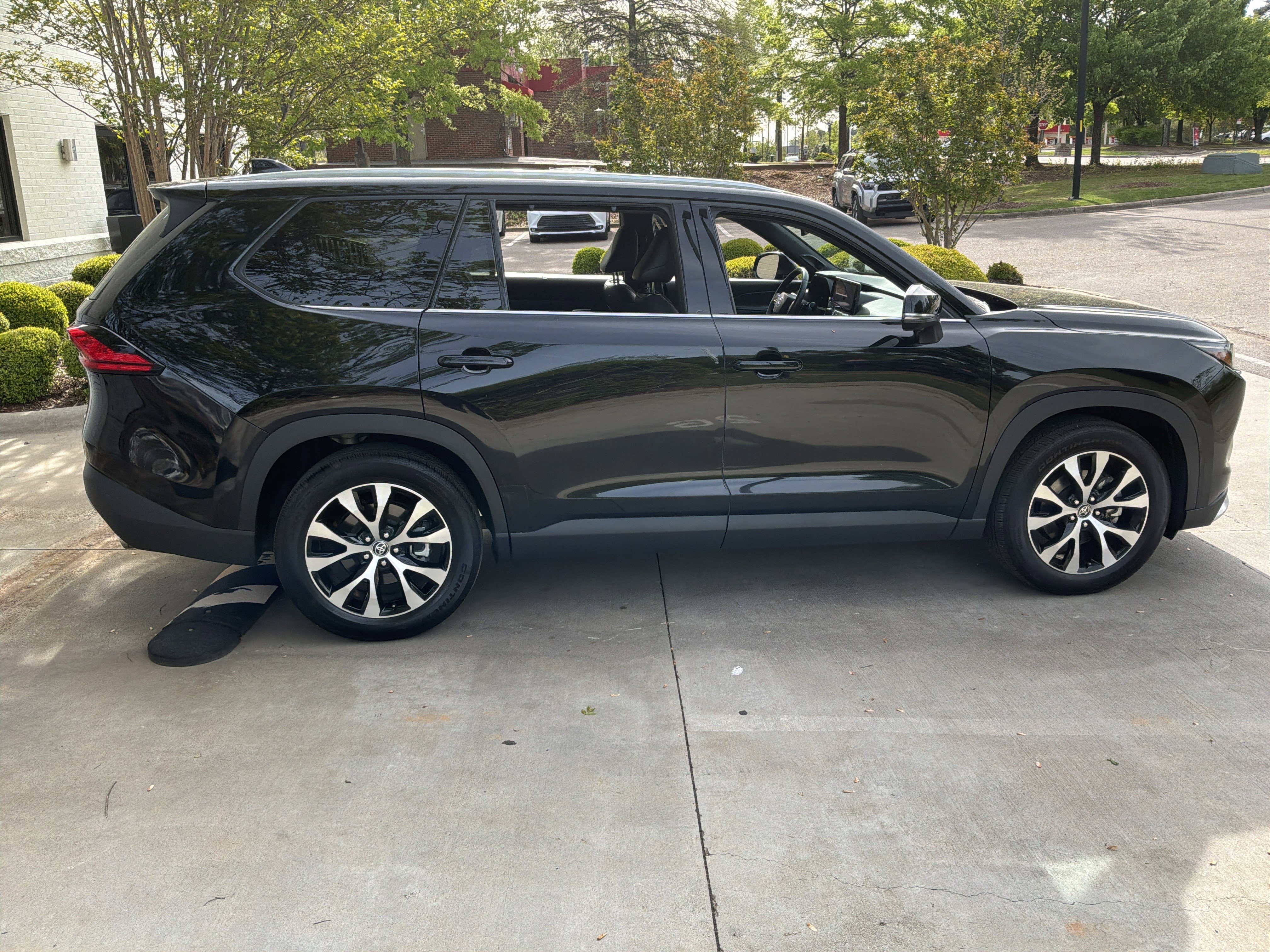 Used 2024 Toyota Grand Highlander AWD Hybrid image 11